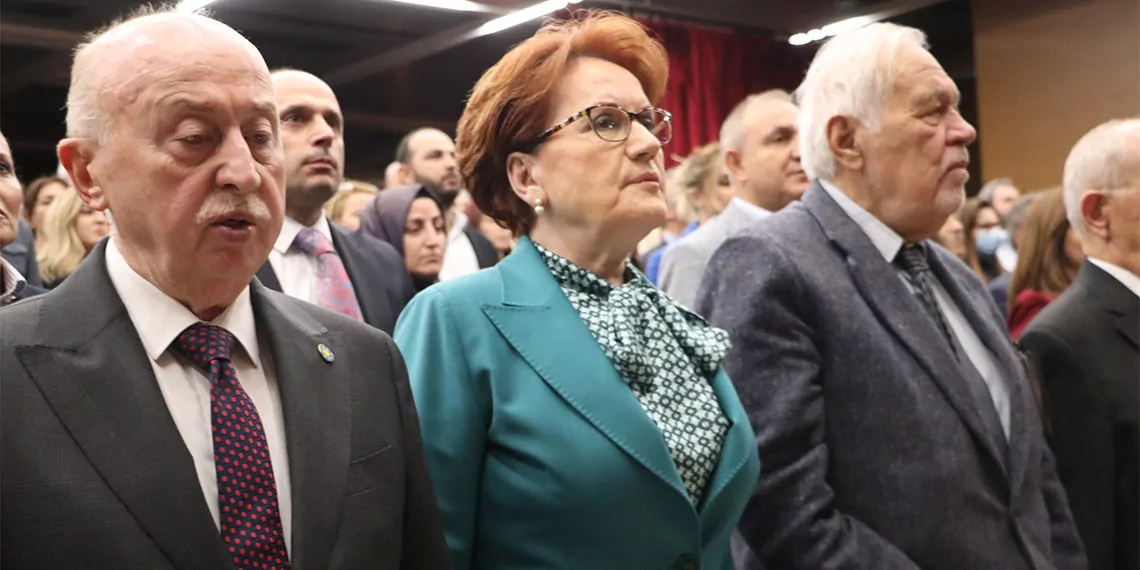 İyi̇ parti genel başkanı meral akşener, anayasa mahkemesi ve yargıtay arasındaki tartışmalara ilişkin, "bunu çok tehlikeli buluyoruz. Bu bir devlet krizi. Sayın erdoğan bir anayasa değişikliği için şayet böyle bir kavga üzerinden altyapı hazırlamakla ilgili adımlar atmışsa, onun bu konuda yol vermesi söz konusuysa bu çok tehlikeli" dedi.