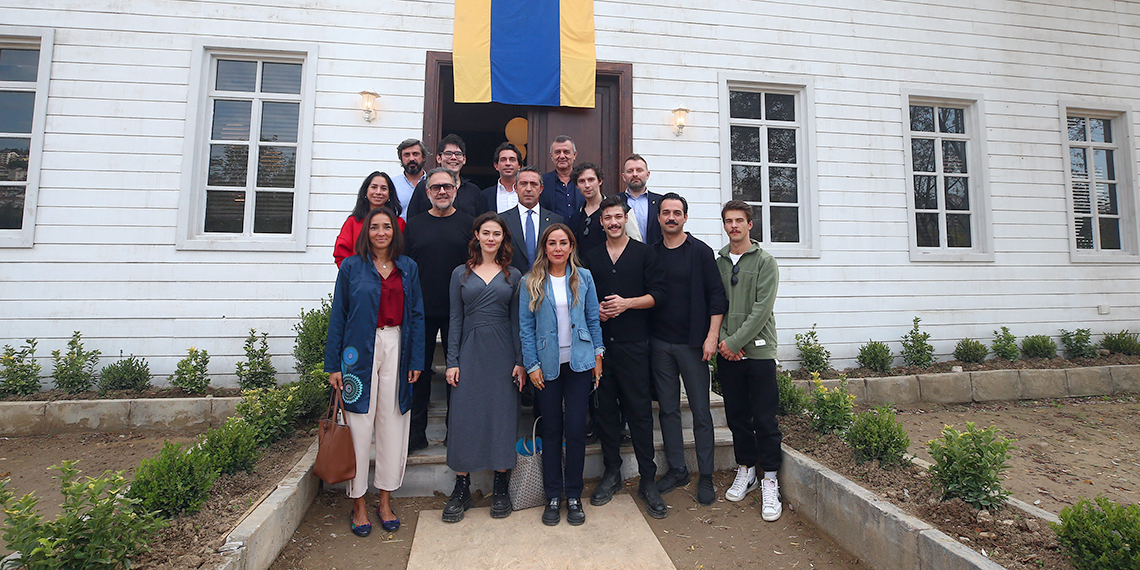 Fenerbahçe Kulübü Başkanı Ali Koç, " 'Atatürk'ün kimi tuttuğu değil, kimin Atatürk'ün yolundan yürüdüğü önemlidir.' Bu camia kurulduğundan beri başında kim olursa olsun, yönetimde kim olursa olsun bir gram dahi bundan şaşmamıştır. O yüzden Harington Kupası'nın bizimle özdeşleşmesi çok önemli" dedi.