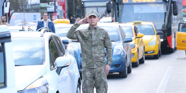 Ankara'da 09.05'te hayat durdu