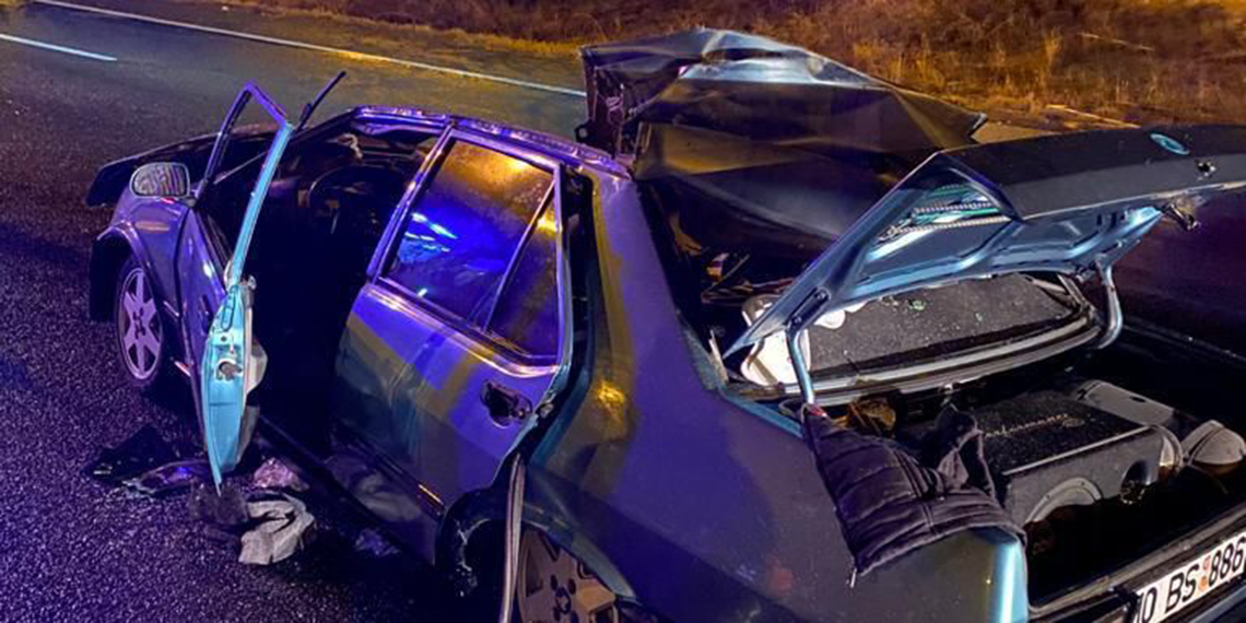 Ankara'da otomobil TIR'a çarptı, TIR'a arkadan çarpan otomobilde bulunan 3 askeri personelden 1'i yaşamını yitirdi, 1'i ağır olmak üzere 2'si ise yaralandı.