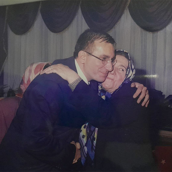 Prof. Dr. Cengiz Köksal, annesine şifa olamadı ama 'yapay kapağa gerek kalmadan' hastanın kendi dokusu ile 'triküspit kapağı tamir etme yöntemi' ile dünya tıp literatürüne girdi.