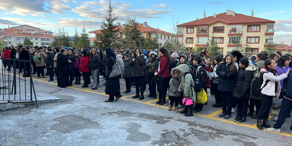 İlk ara tatili bitti; öğrenciler dersbaşı yaptı