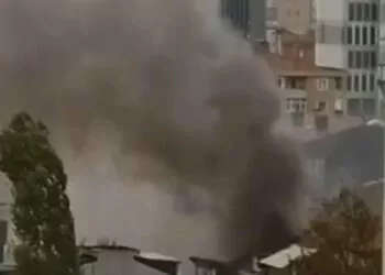 Ataşehir'de geri dönüşüm deposunda yangın