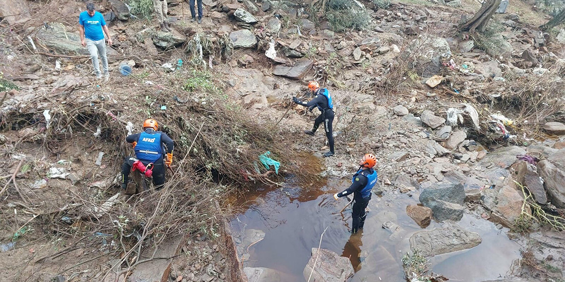 3 kişinin öldüğü selde kayıp çiftçi aranıyor