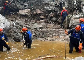 3 kişinin hayatını kaybettiği sel felaketinde kaybolan çiftçi bulunamadı