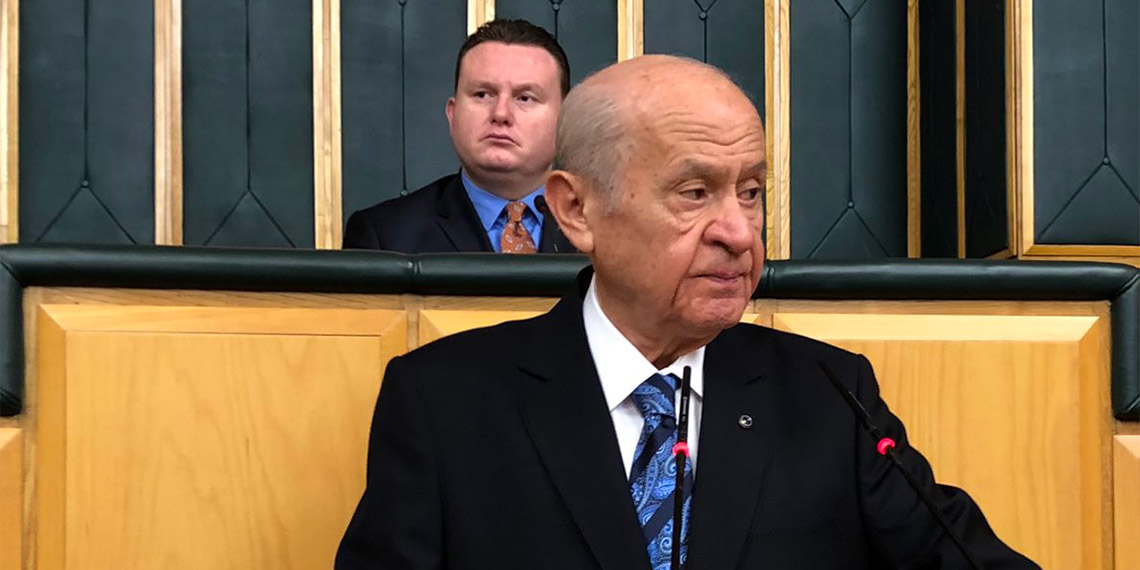 MHP Genel Başkanı Devlet Bahçeli, ''CHP Genel Başkanı'na tavsiyem, uydur gaydır bir kurultay yapıp ya HEDEP'i içlerine almaları ya da derhal HEDEP'e katılmalıdır. Bölücülük parkurunda CHP ile HEDEP'in yarışmasında öne çıkan olmaz. Çünkü HEDEP demek CHP demektir. Artık CHP'yle PKK arasındaki teğet noktaları sayılamayacak kadar fazlalaşmıştır'' dedi.