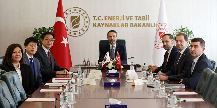 Bakan Bayraktar, Kore Cumhuriyeti Ankara Büyükelçisi ile görüştü