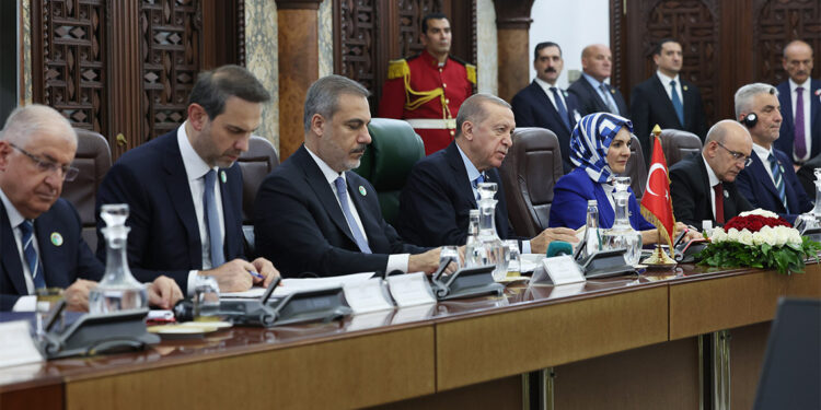 Cezayir'den 4.4 milyar metreküp LNG almaya devam edeceğiz