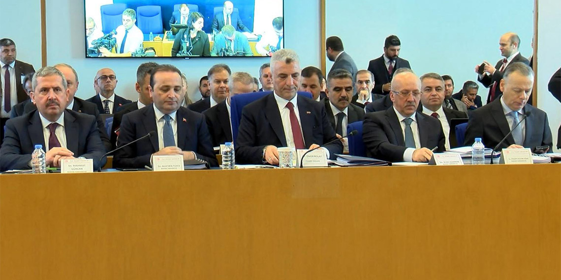 Ticaret Bakanı Ömer Bolat, fahiş fiyat artışlarına yönelik 81 ilde piyasa gözetim ve denetim faaliyetlerinin devam ettiğini belirtti.