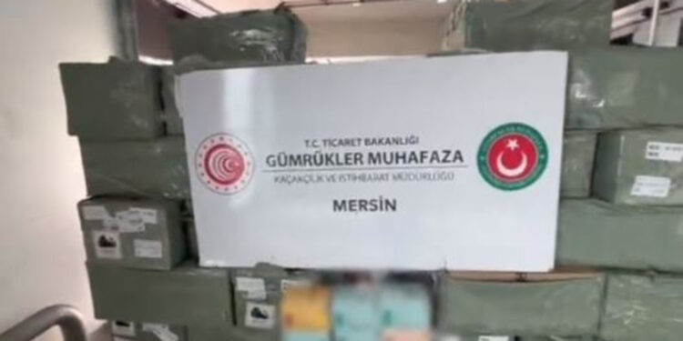 Mersin Limanı'nda 113 bin 250 adet kaçak elektronik sigara ele geçirildi
