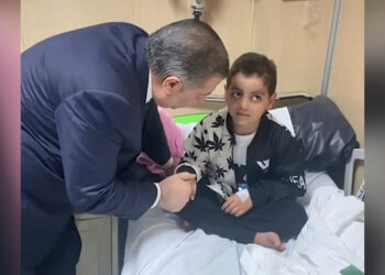 Bakan Koca, Gazze'den gelen çocukları ziyaret etti
