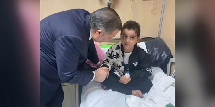 Bakan Koca, Gazze'den gelen çocukları ziyaret etti