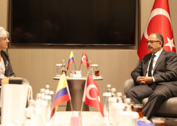 Bakan Özhaseki, Catalina Velasco ile görüştü