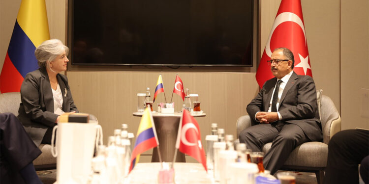 Bakan Özhaseki, Catalina Velasco ile görüştü