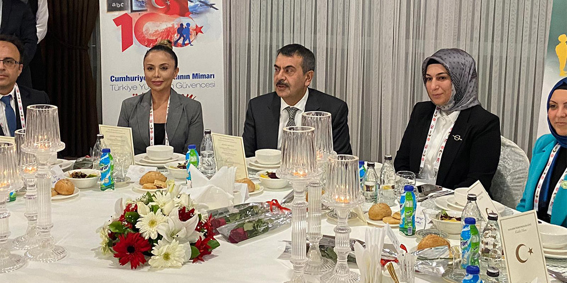 Toplumsal farklılıklarımızı kenara itip işimize odaklanmalıyız