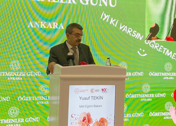 Toplumsal farklılıklarımızı kenara itip işimize odaklanmalıyız