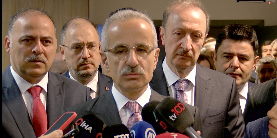 Ulaştırma ve Altyapı Bakanı Abdulkadir Uraloğlu, İstanbul Havalimanı dahil 25 lokasyonda 5G şebekesinin, verilen izinler çerçevesinde denendiğini belirtti.