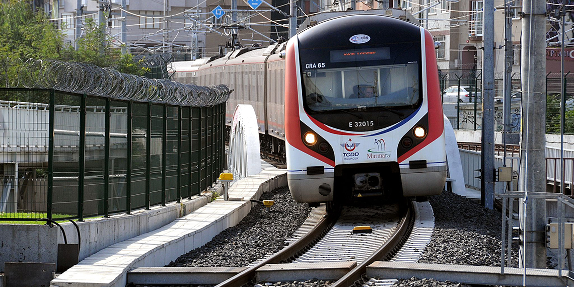 Ulaştırma ve Altyapı Bakanı Abdulkadir Uraloğlu, ulaşım alanında yapılan yatırımlara ilişkin "Yapılan bu devasa yatırımları dünya adeta gıpta ile izliyor" dedi.