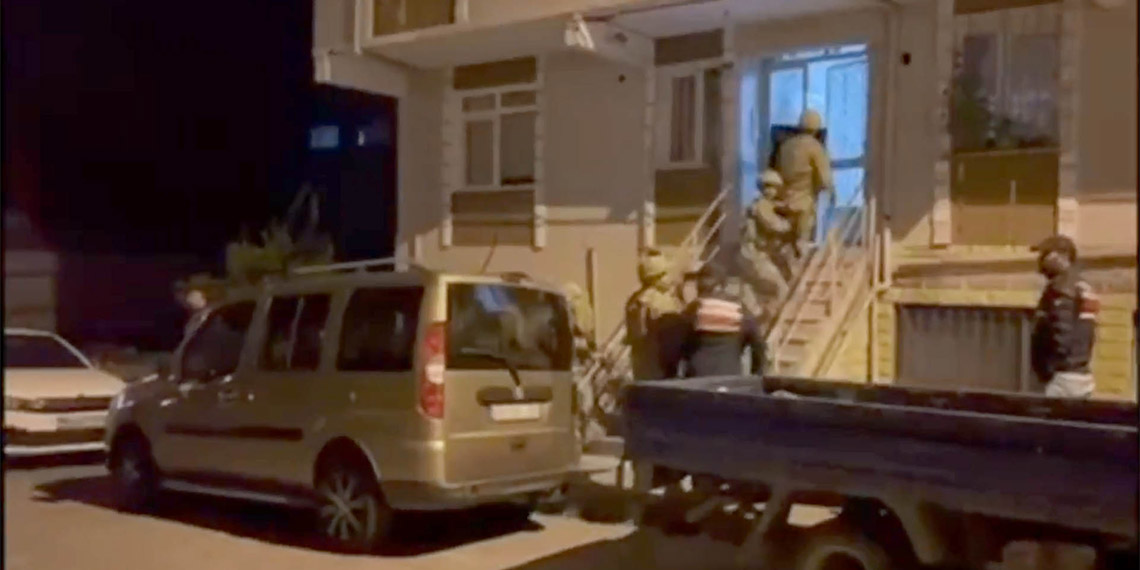 İçişleri Bakanı Ali Yerlikaya, 81 il genelinde gerçekleştirilen Çember-7 operasyonlarında aranma kaydı bulunan 1034 firarinin yakalandığını açıkladı.