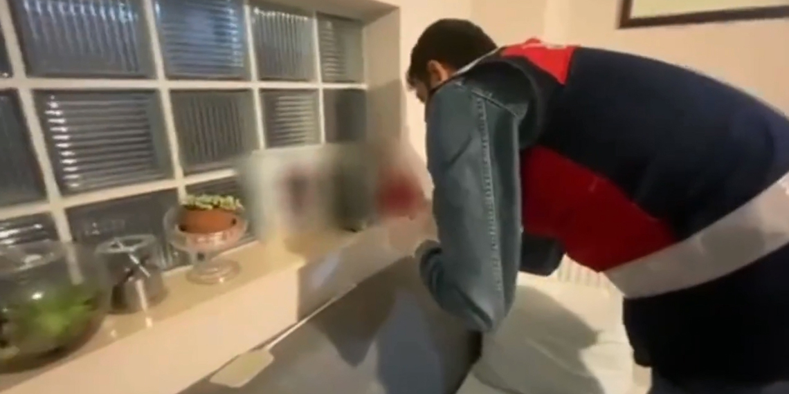 İçişleri Bakanı Ali Yerlikaya, 'Kafes' operasyonları kapsamında, Muğla'da Germiciler suç örgütünün çökertildiğini, örgüt elebaşı Hakan Germici'nin de aralarında olduğu 10 şüphelinin tutuklandığını açıkladı.