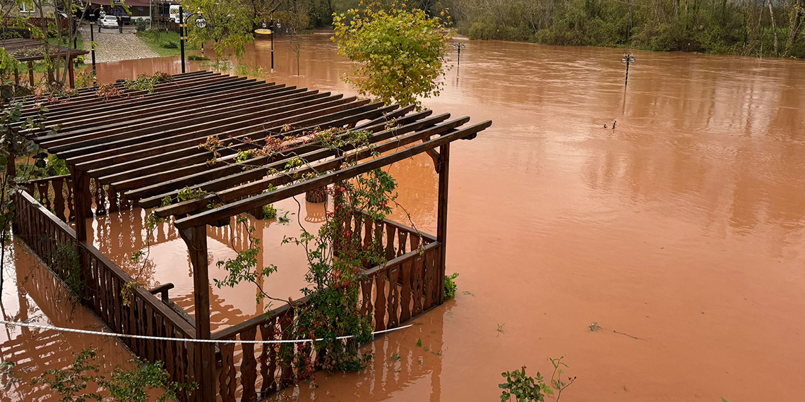 Bartın Irmağı'nın su seviyesi 5 metre yükseldi