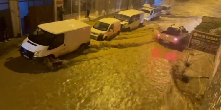 Batman'da sağanakta suya kapılan kadın öldü