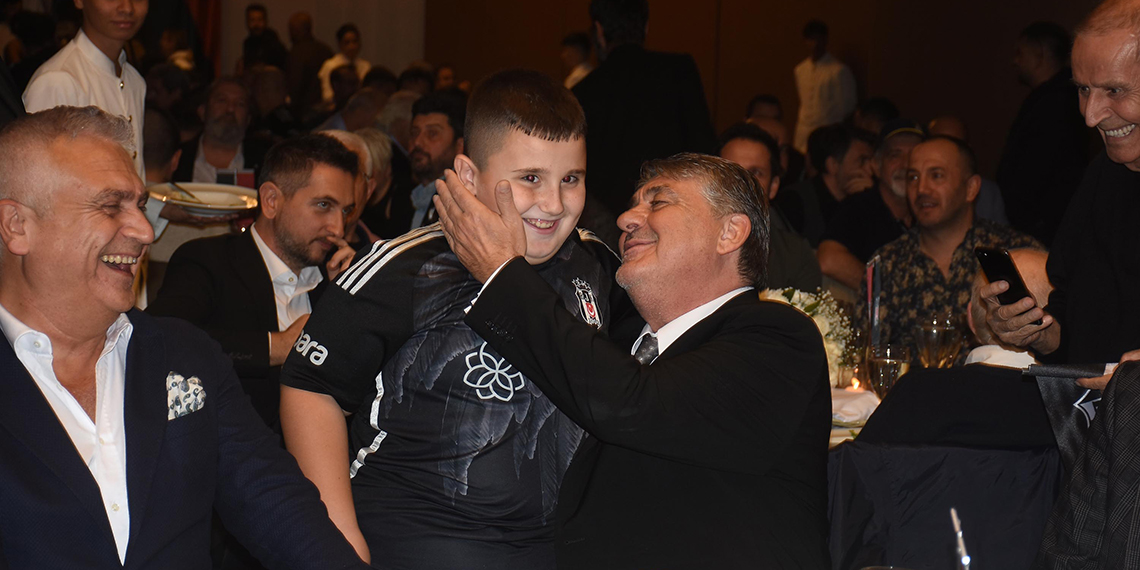 Beşiktaş Başkan Adayı Serdal Adalı, 3 Aralık'ta yapılacak olağanüstü genel kurulda başkanlığa seçilmesi halinde siyah-beyazlı kulüpte değişimi ve gelişimi ilk günden başlatacaklarını dile getirdi.