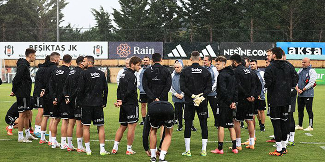 Beşiktaş'ın yeni teknik direktörü Rıza Çalımbay ilk idmanına çıktı.