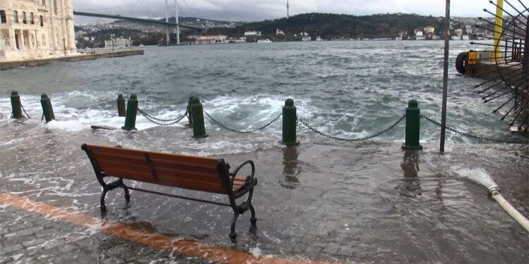 İstanbul Valiliği'nden fırtına açıklaması