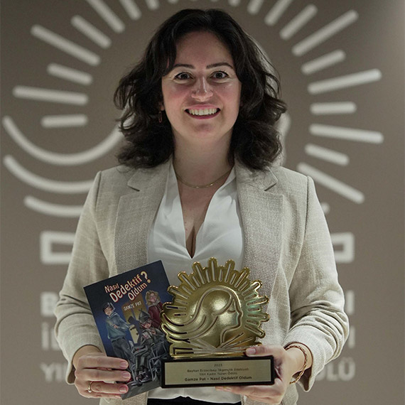 Gamze Pat 'Nasıl Dedektif Oldum' kitabıyla ödül aldı