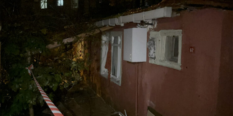 Beykoz'da toprak kayması meydana geldi