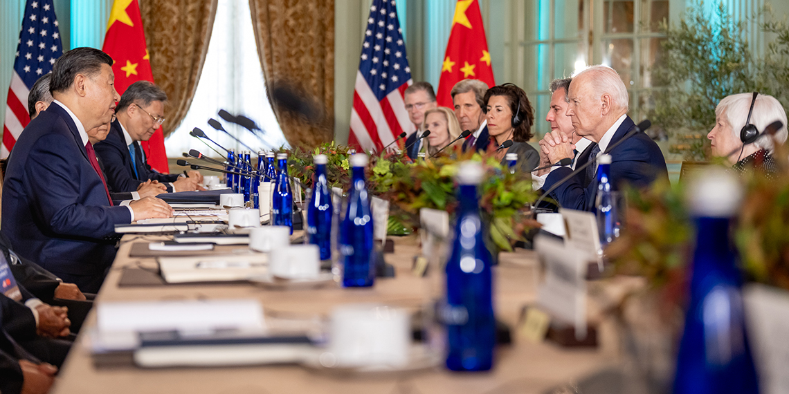 Joe Biden ve Şi Cinping bir araya geldi