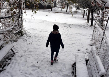 Bitlis'te kar yağışı; kar kalınlığı 30 santimetre oldu