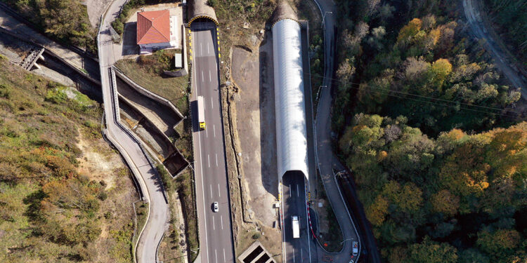 Bolu Dağı Tünelinin İstanbul yönü ulaşıma kapandı