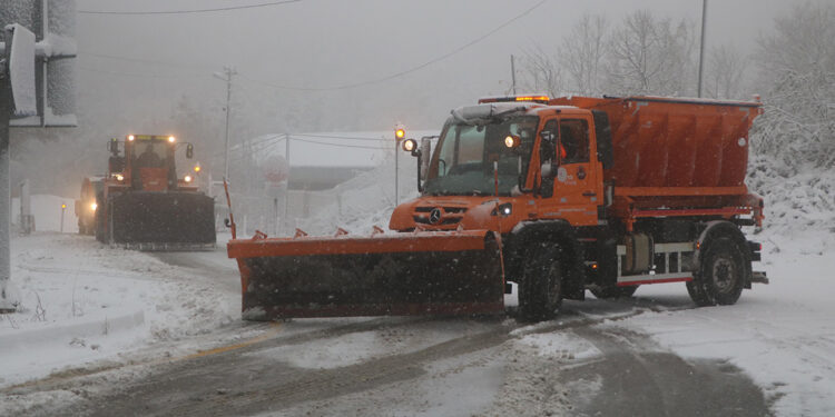 Bolu Dağı'nda kar yağışı; sürücüler, zor anlar yaşadı