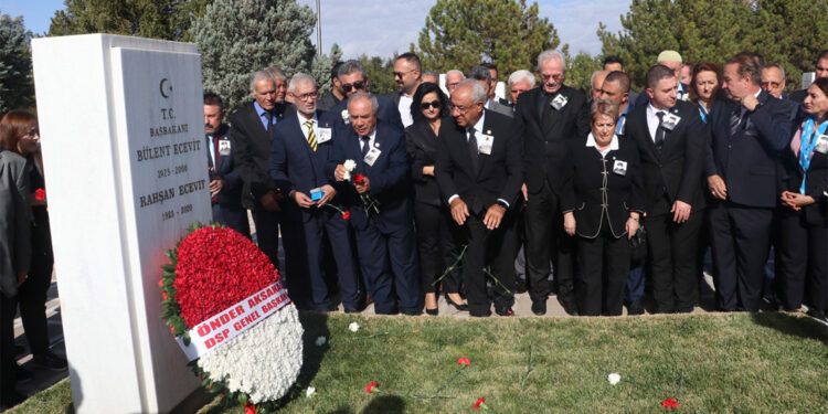 Bülent Ecevit ölümünün 17'nci yılında anıldı