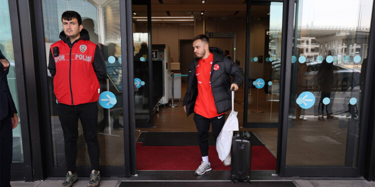 A Milli Futbol Takımı yurda döndü