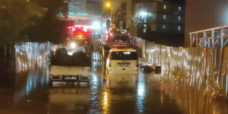 Kuvvetli yağış çekmeköy'de etkili oldu