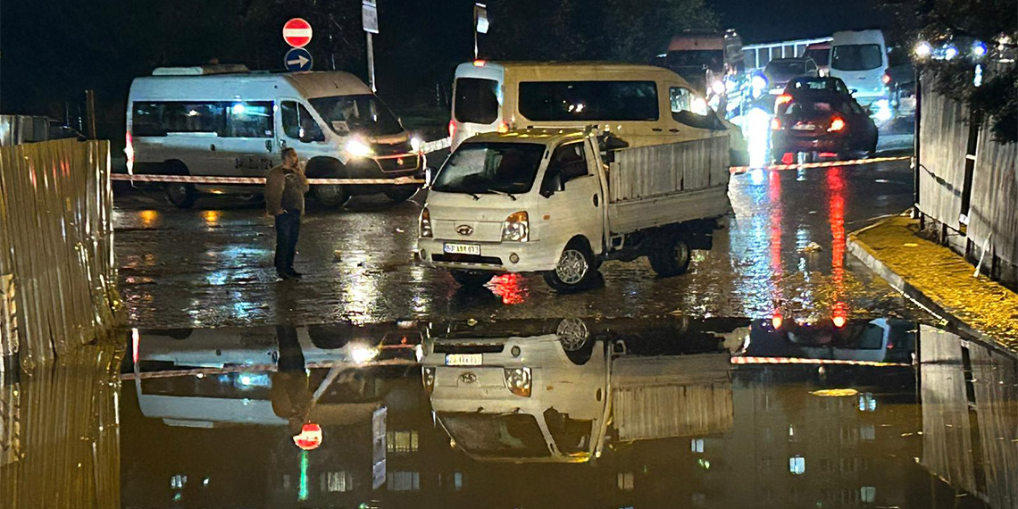 Kuvvetli yağış Çekmeköy'de etkili oldu