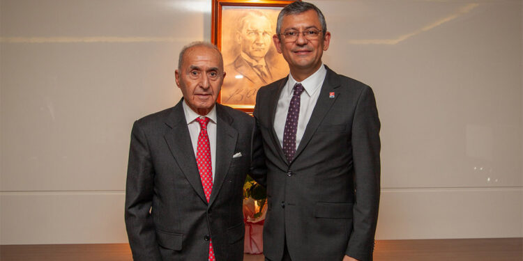 Hikmet Çetin Özgür Özel’i ziyaret etti