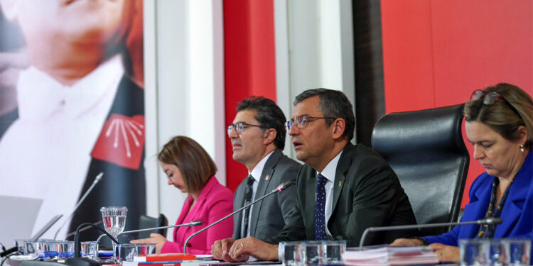 CHP'de Tanju Özcan ile birlikte 13 kişi affedildi