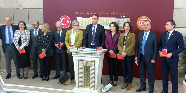 Meclis Başkanı'nın çıkıp açıklama yapmamasını kınıyoruz