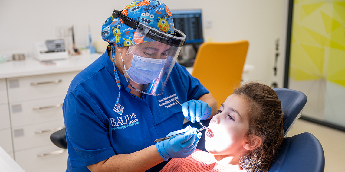 Çocuklarının diş hekimi muayenesi ertelememeli