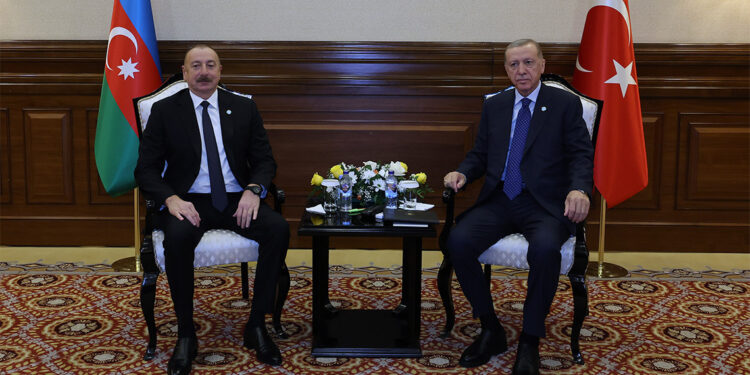 Erdoğan Azerbaycan Cumhurbaşkanı İlham Aliyev ile bir araya geldi