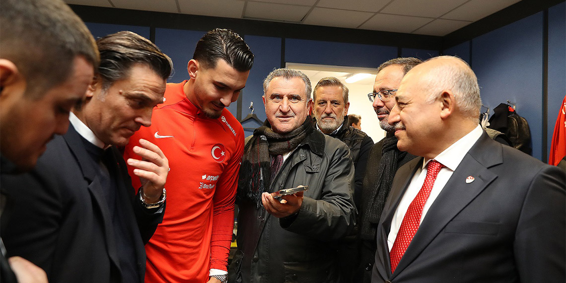 Cumhurbaşkanı Erdoğan, A Milli Futbol Takımı'nı tebrik etti