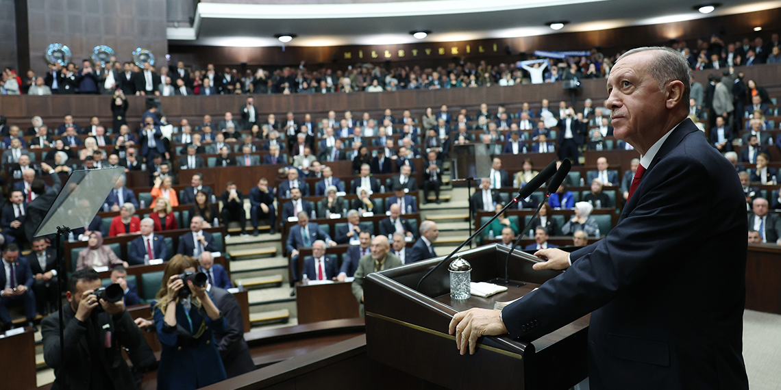 Cumhurbaşkanı Recep Tayyip Erdoğan, İsrail Başbakanı Binyamin Netanyahu'ya seslenerek, "Sende atom bombası var mı, yok mu? Sıkıysa açıkla; ama açıklayamaz. Ey İsrail, sende atom bombası, nükleer bomba var ve bununla tehdit ediyorsun. Bunları biz biliyoruz ve artık ecelin geliyor. İstediğin kadar nükleer bombaya sahip ol, neye sahip olursan ol, gidicisin" dedi.