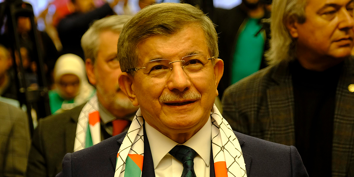 Gelecek Partisi Genel Başkanı Ahmet Davutoğlu, "Borcunuz yoksa Ceyhan'dan İsrail'e petrol sevkiyatı niye devam ediyor? Biz alkışlamayı da biliyoruz, hesap sormayı da biliriz” dedi.