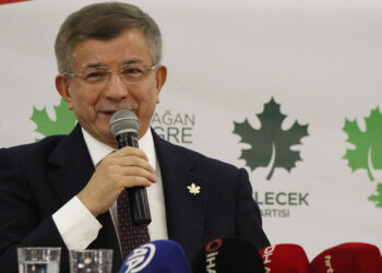 Davutoğlu'ndan rezerv alan yasasına tepki