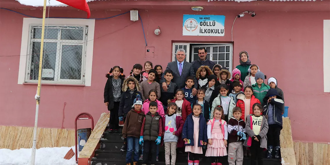 Depremde 20'ye yakın akraba ve öğrencisini kaybetti, eğitimle hayata tutundu