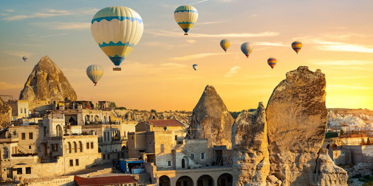 Depremlerde 2 bine yakın tarihi eser zarar gördü